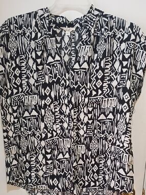 easel Black and White Tribal Button-Front Blouse